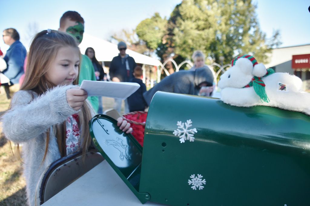 tree lighting 11-2019 092 (1024x683).jpg